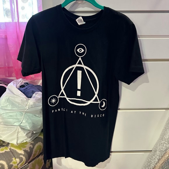 Hot Topic Tee - Picture 1 of 5